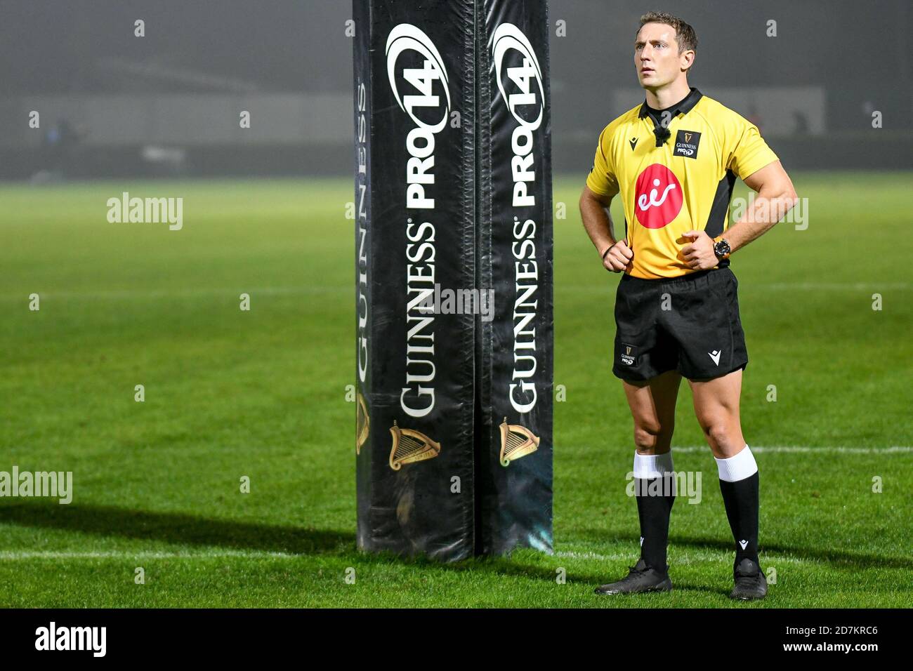 Stadio Comunale di Monigo, Treviso, Italien, 23 Oct 2020, der Schiedsrichter des Spiels Andrew Brace (IRFU) während Benetton Treviso vs Scarlets Rugby, Rugby Guinness Pro 14 Spiel - Credit: LM/Ettore Griffoni/Alamy Live News Stockfoto