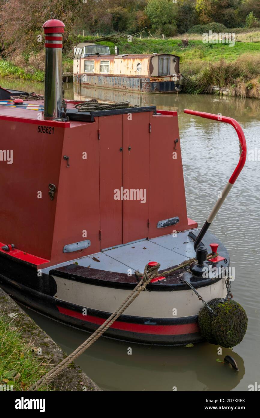 Die Deichsel auf einem funktionierenden Schmalboot oder Binnenschiff auf dem Grand Union Canal in Braunston in northamptonshire, großbritannien Stockfoto