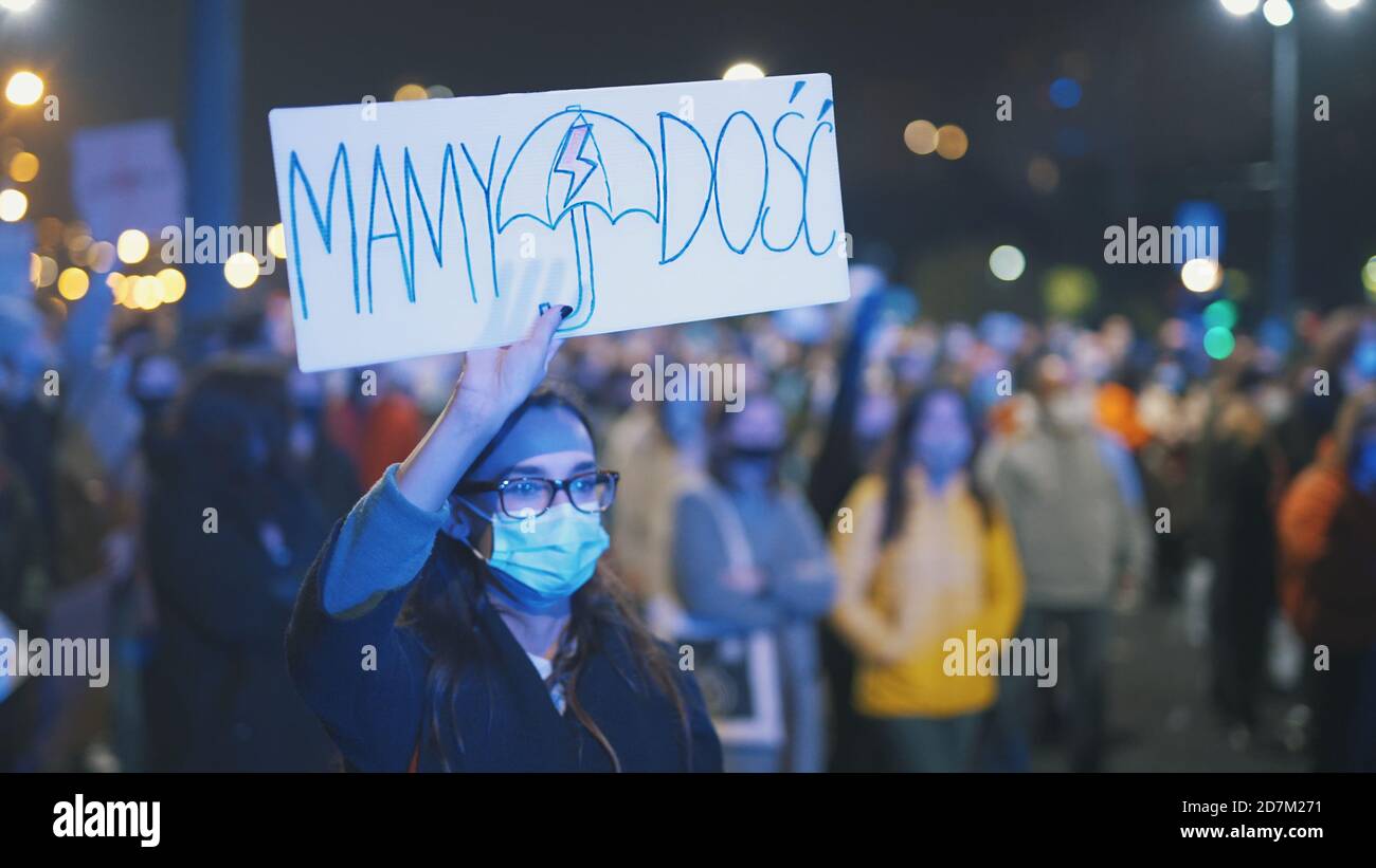 Warschau, Polen 23.10.2020 - Protest gegen die Abtreibungsgesetze Polens. Wir hatten genug Zeichen in Womans Hand. Hochwertige Fotos Stockfoto