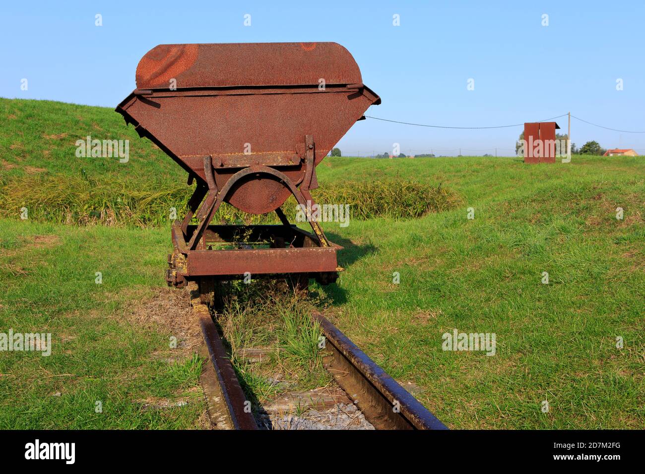 Karren- und Zuggleise, die für den Bau der Schützengräben am Dodengang (Graben des Todes) in Diksmuide, Belgien, verwendet wurden Stockfoto