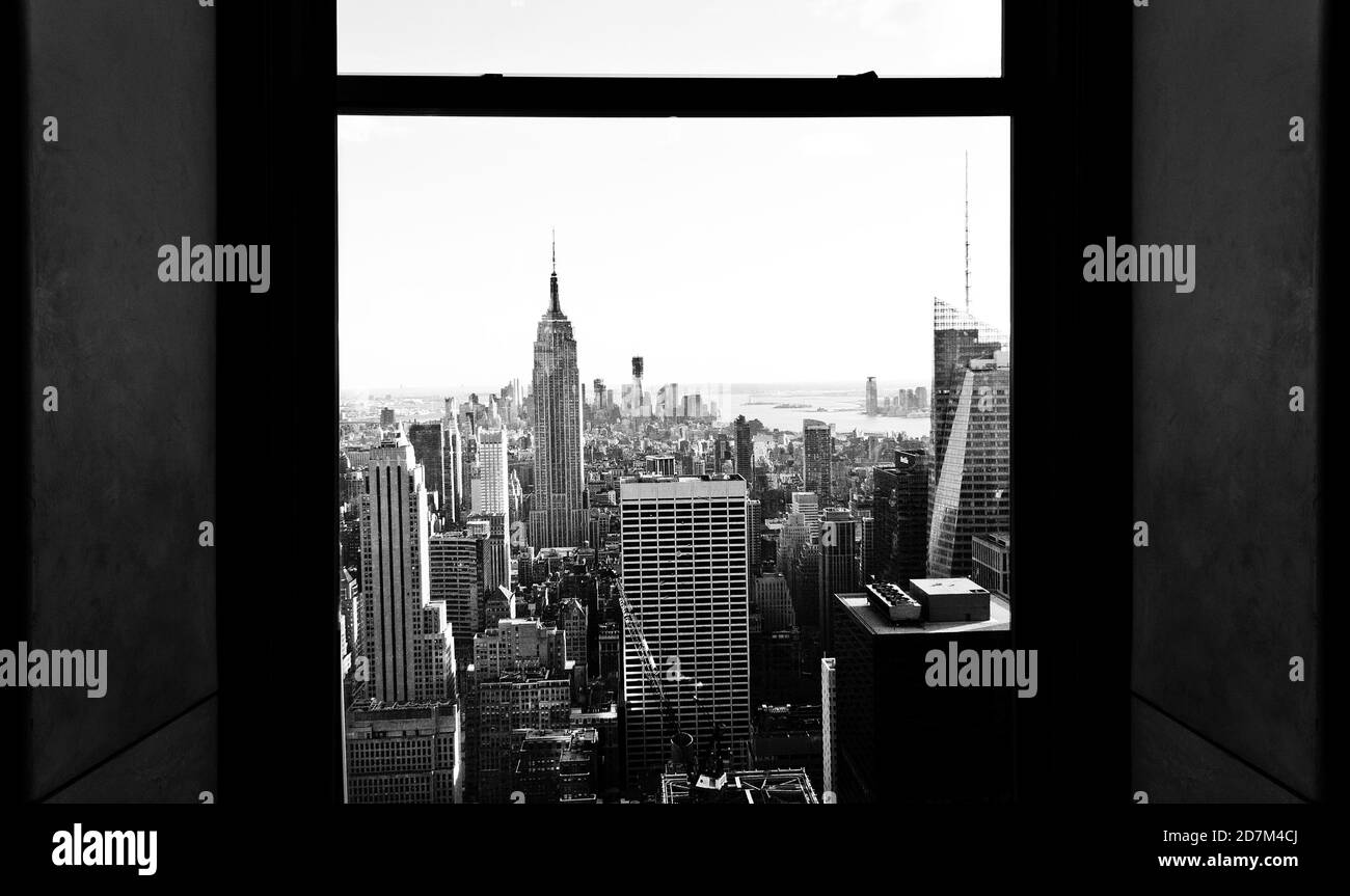 MONTERREY, MEXIKO - 14. Apr 2012: Monterrey NL, Mexiko, 13. April 2012, schöne Aussicht vom Fenster in Richtung Midtown Manhattan in NYC. Stockfoto