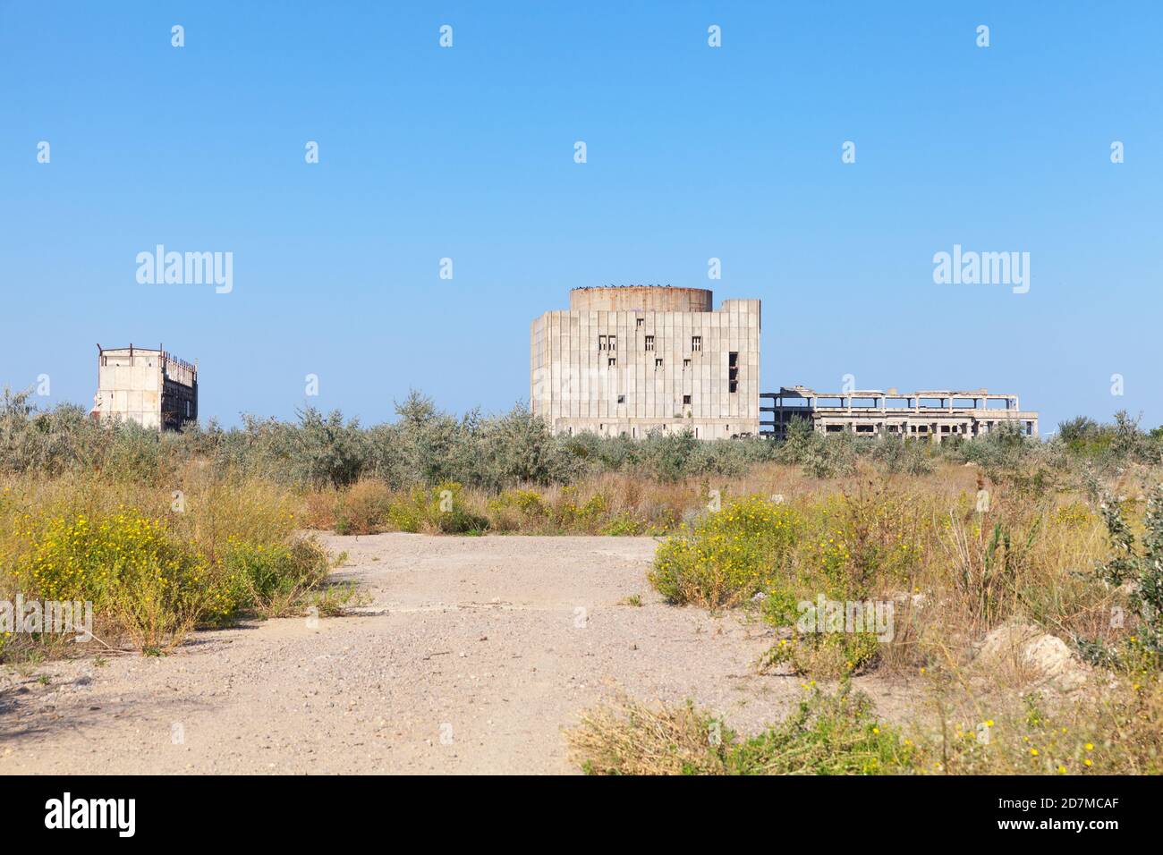 Verlassene Krim Atomkraftwerk außen an sonnigen Tag. Kazantyp Stockfoto