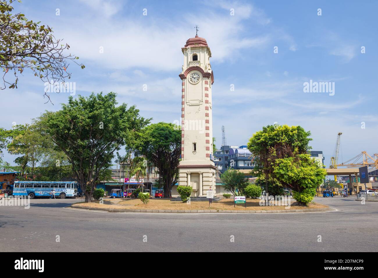 COLOMBO, SRI LANKA - 23. FEBRUAR 2020: Blick auf den Khan Clock Tower an einem sonnigen Tag Stockfoto