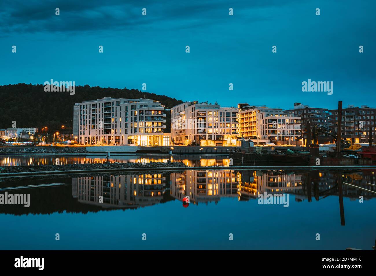 Oslo, Norwegen. Szenische Nacht Abend Blick Auf Beleuchtete Wohnviertel Im Stadtzentrum Von Sorenga Stockfoto