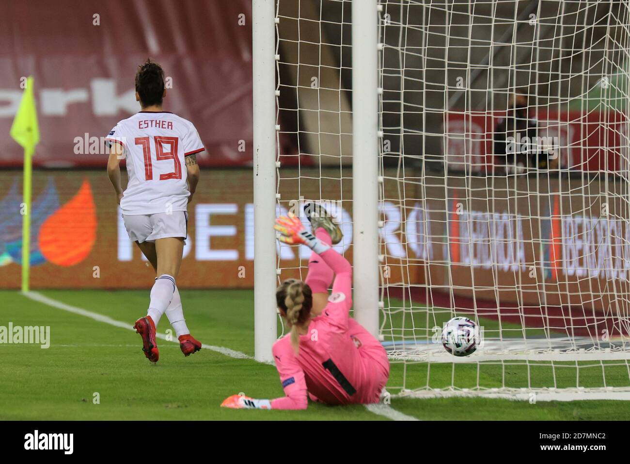 Sevilla, Spanien. Oktober 2020. Esther Gonzales aus Spanien feiert das erste Tor seines Teams beim UEFA Women's EURO 2022 Qualifier Match zwischen Spanien Frauen und Tschechien Frauen im Estadio de La Cartuja am 23. Oktober 2020 in Sevilla, Spanien Credit: DAX Images/Alamy Live News Stockfoto