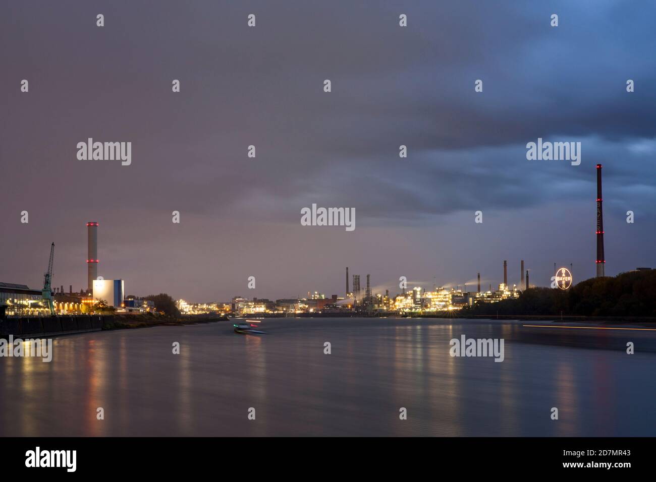 Blick auf das Ford-Werk in Cologe-Niehl und den Chempark in Leverkusen, ehemals Bayer-Werk, Rhein, Nordrhein-Westfalen, Germ Stockfoto