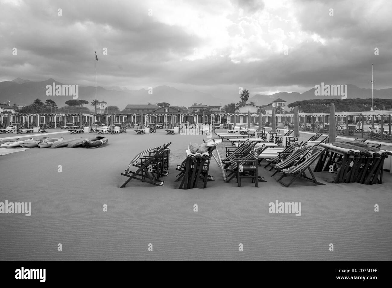 Blick auf den exklusiven und luxuriösen Strand von Forte dei Marmi Stockfoto