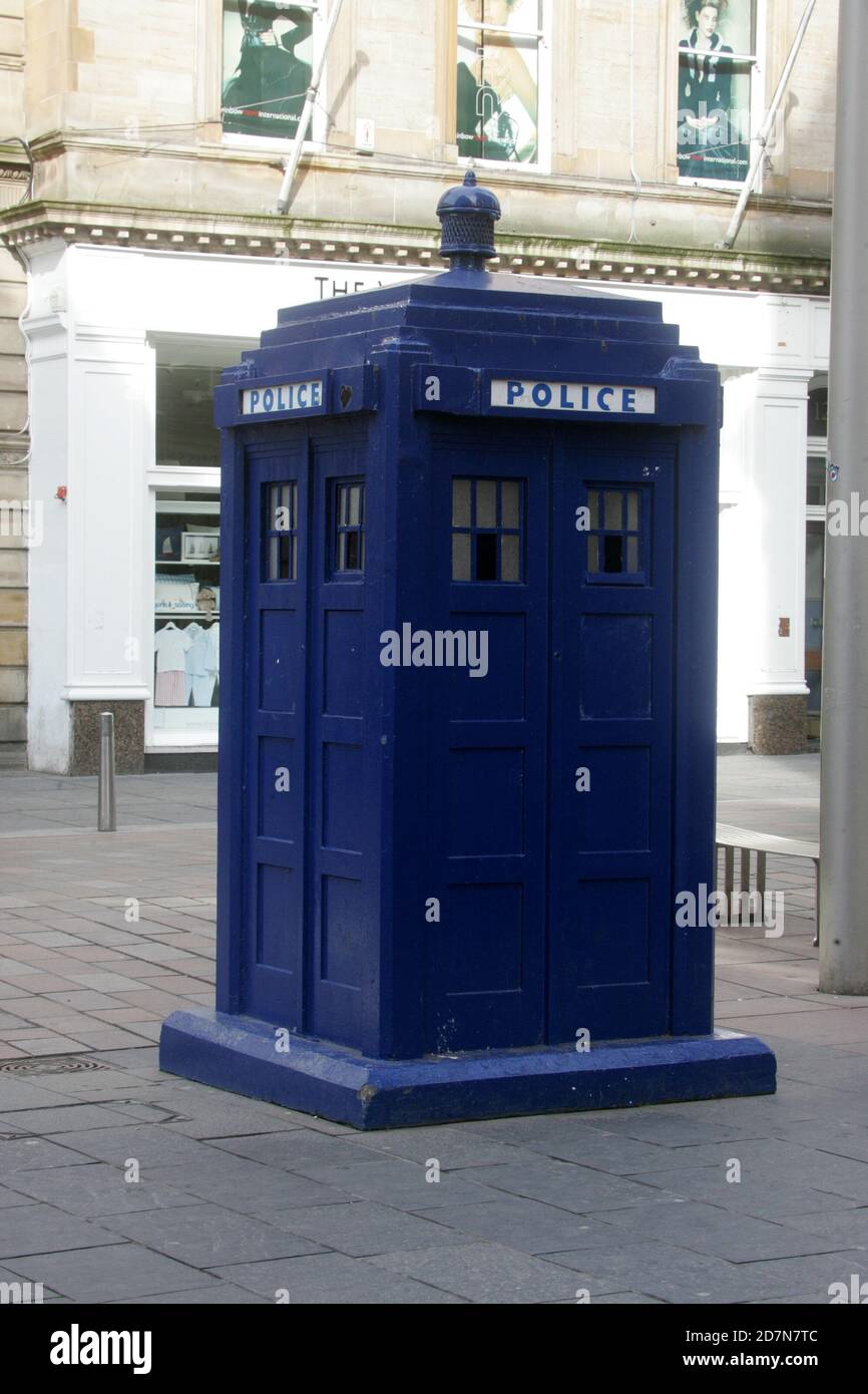 Glasgow Police Box ( Tardis Style ) in Buchanan St, Glasgow, Schottland, Großbritannien. In POLIZEIBLAU gestrichen Stockfoto