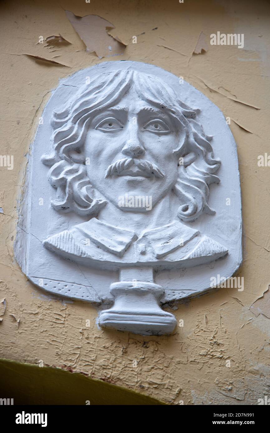 Sankt Petersburg, Russland - 23. Oktober 2020: John Lennon Street, Straße den Beatles gewidmet, modernes Denkmal. Art-Center 'Puschkinskaja 10' Stockfoto