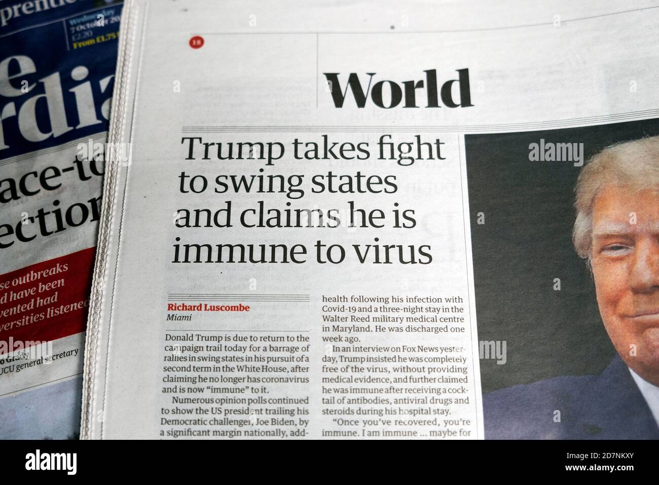 "Trump kämpft, um Staaten zu schwingen und behauptet, er sei es Immun gegen Virus' Guardian Zeitung Schlagzeile Artikel Oktober 2020 London England GB Stockfoto