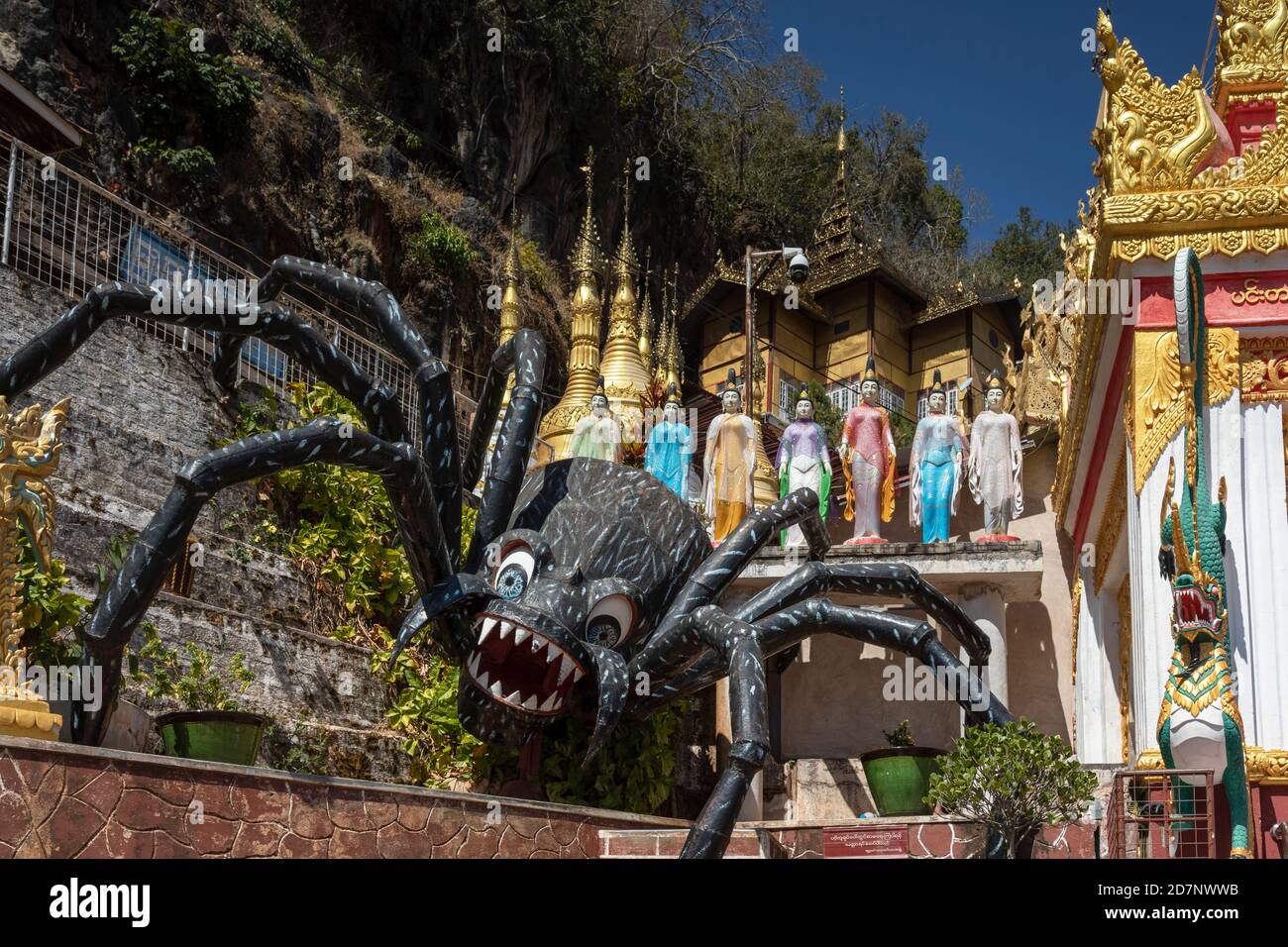 Staute einer Spinne am Eingang der Pindaya Höhle, Myanmar Stockfoto