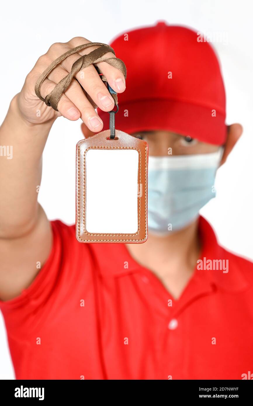 Mann mit leerer Identifikation, weißer leerer personalausweis Stockfoto