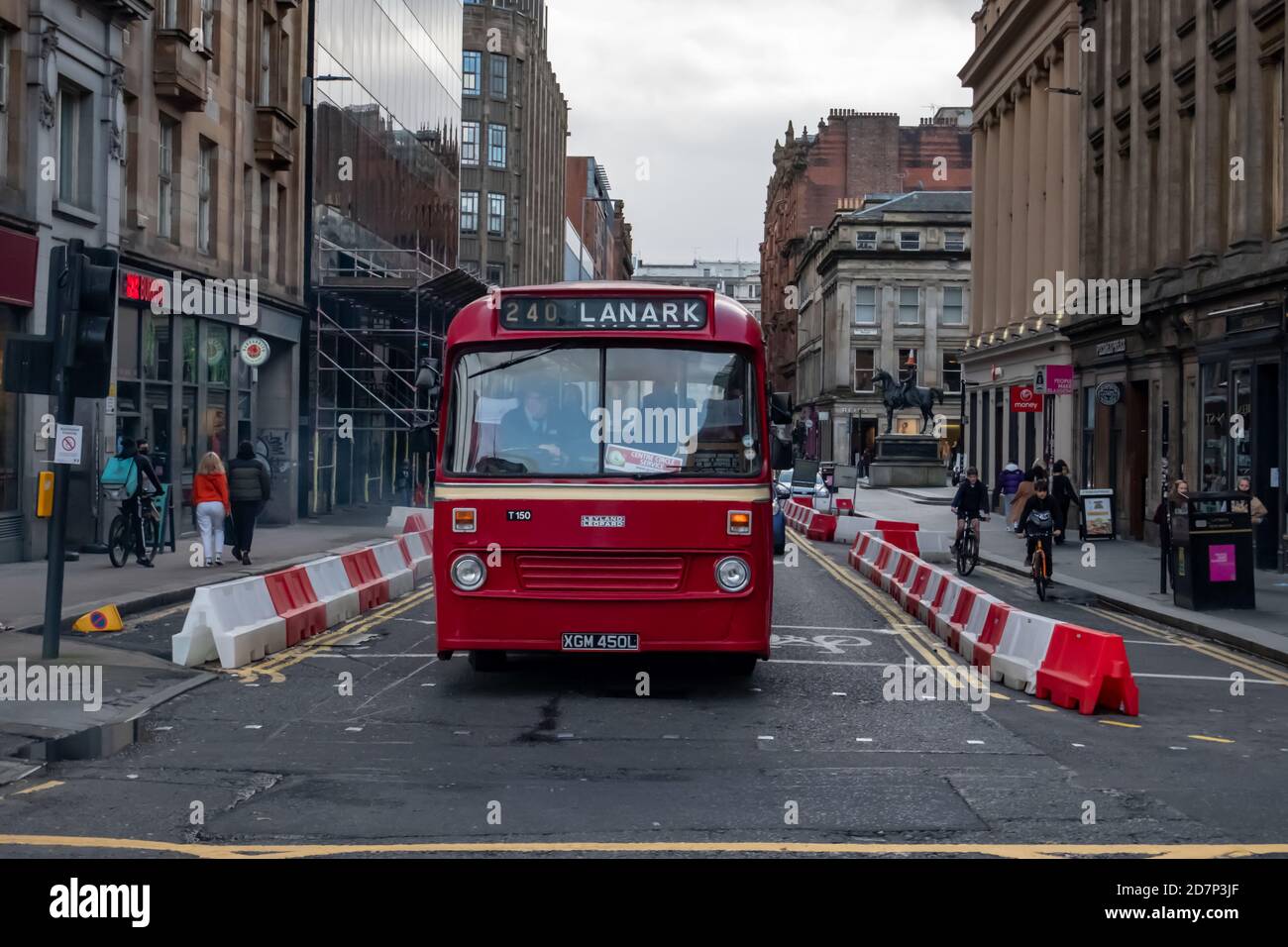 Glasgow, Schottland, Großbritannien. Oktober 2020. Vintage Busse von Glasgow Vintage Vehicle Trust fahren am Centre Circle Day auf einer Rundstrecke durch das Stadtzentrum. Kredit: Skully/Alamy Live Nachrichten Stockfoto