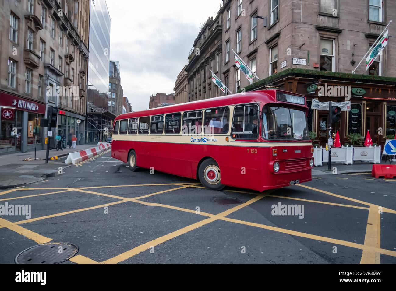 Glasgow, Schottland, Großbritannien. Oktober 2020. Vintage Busse von Glasgow Vintage Vehicle Trust fahren am Centre Circle Day auf einer Rundstrecke durch das Stadtzentrum. Kredit: Skully/Alamy Live Nachrichten Stockfoto