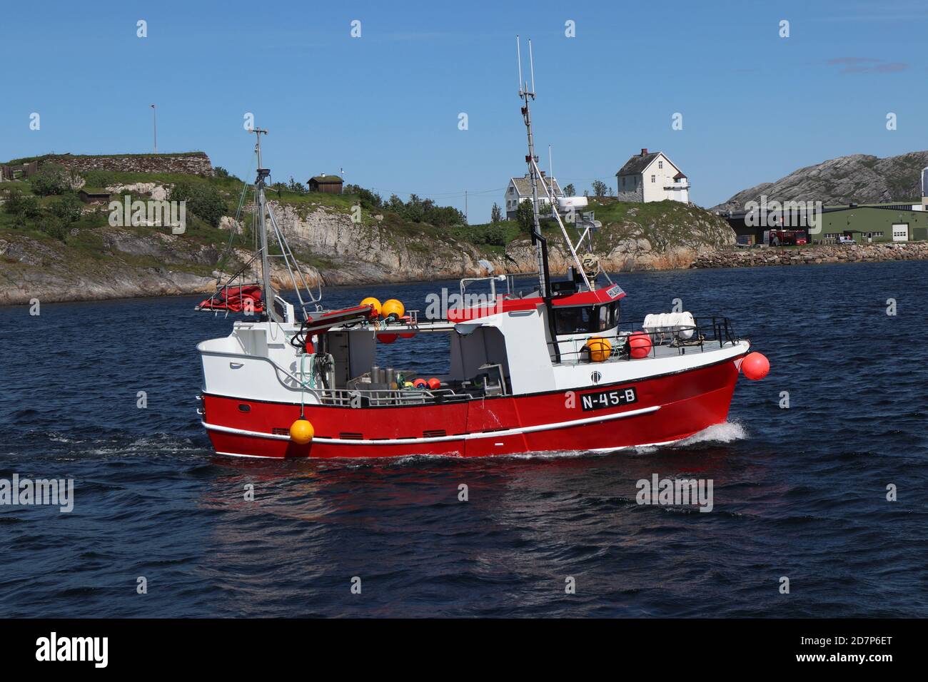 Bodo, / Norwegen - Juni 14 2019: Norwegisches Fischerboot kommt zurück in den Hafen von Bodo Stockfoto