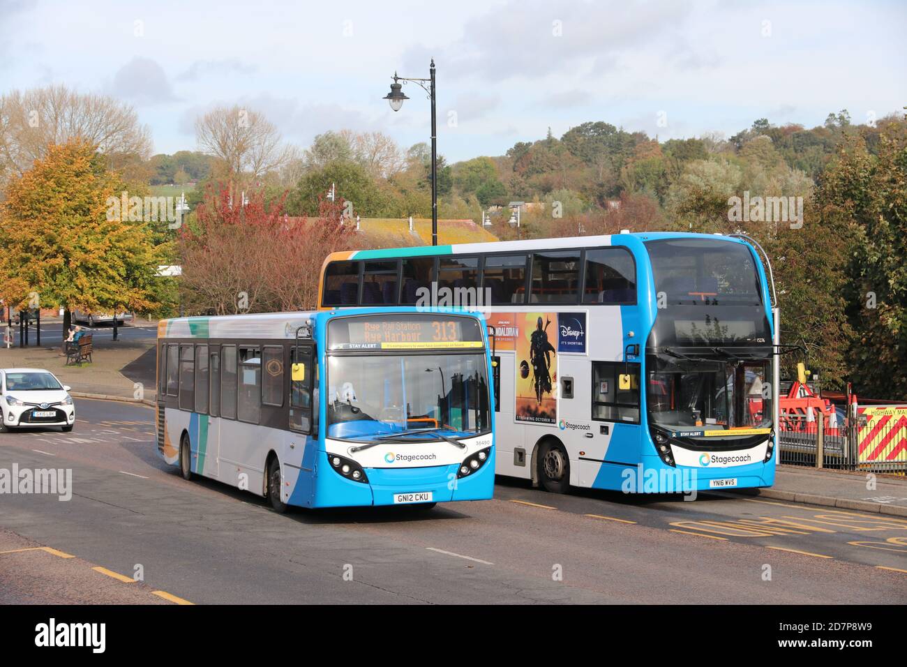 STAGECOACH BUSSE IN NEUER LACKIERUNG IN ROGGEN EAST SUSSEX Stockfoto