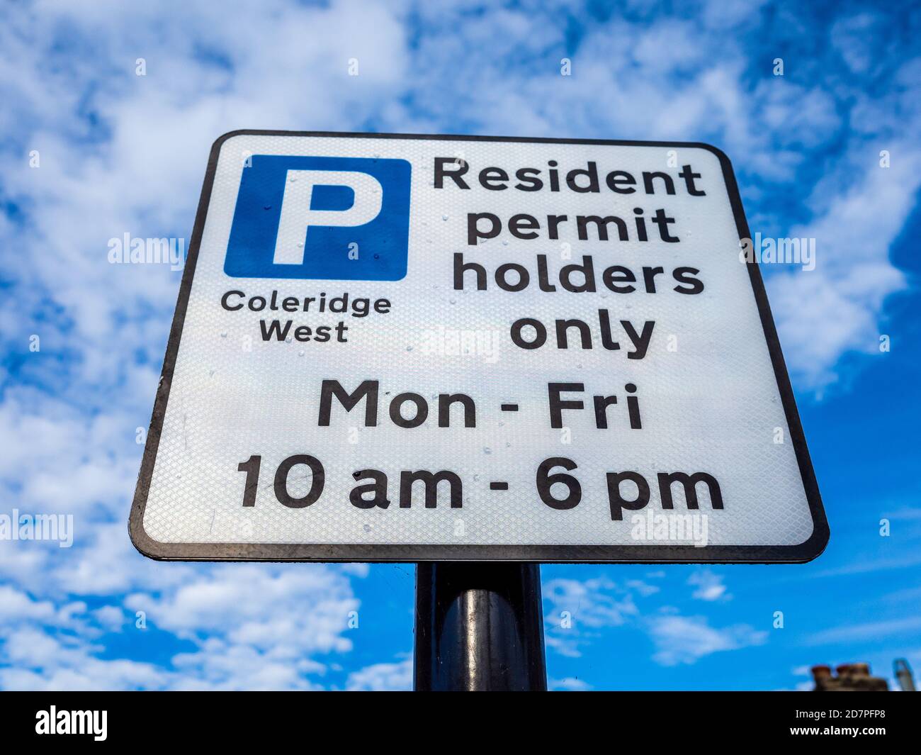 Resident Permit Parking - Resident Permit Holders Only Sign - Resident Permit Parking Mo - Fr 10.00 - 18.00 Einschränkungen, Cambridge. Stockfoto