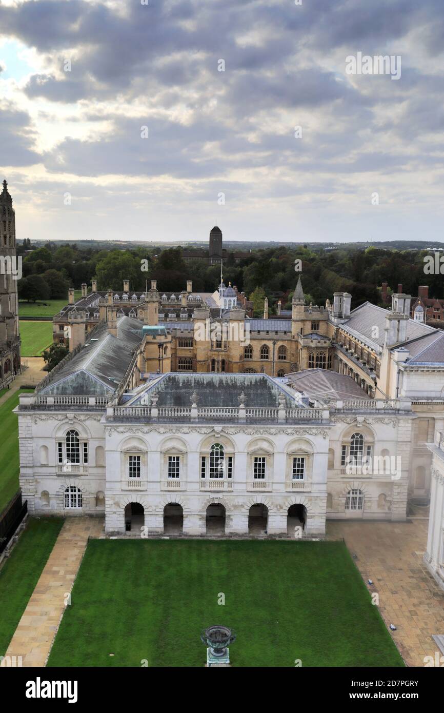 Blick von der Dachterrasse auf Cambridge City, vom Great St Marys Church Tower, Cambridgeshire, England, Großbritannien Stockfoto