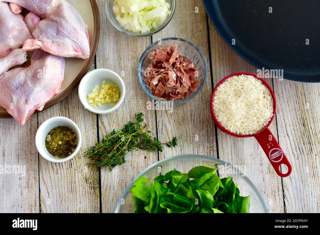 Gemessene und gewürfelte frische Zutaten bereit für die Zubereitung Gourmet Delicious Hausgemachte Eintöpfe für Familienessen Stockfoto