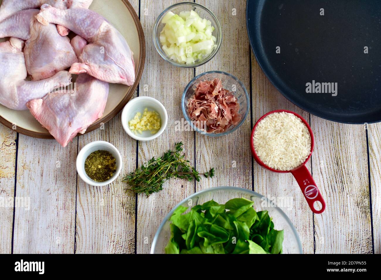 Gemessene und gewürfelte frische Zutaten bereit für die Zubereitung Gourmet Delicious Hausgemachte Eintöpfe für Familienessen Stockfoto