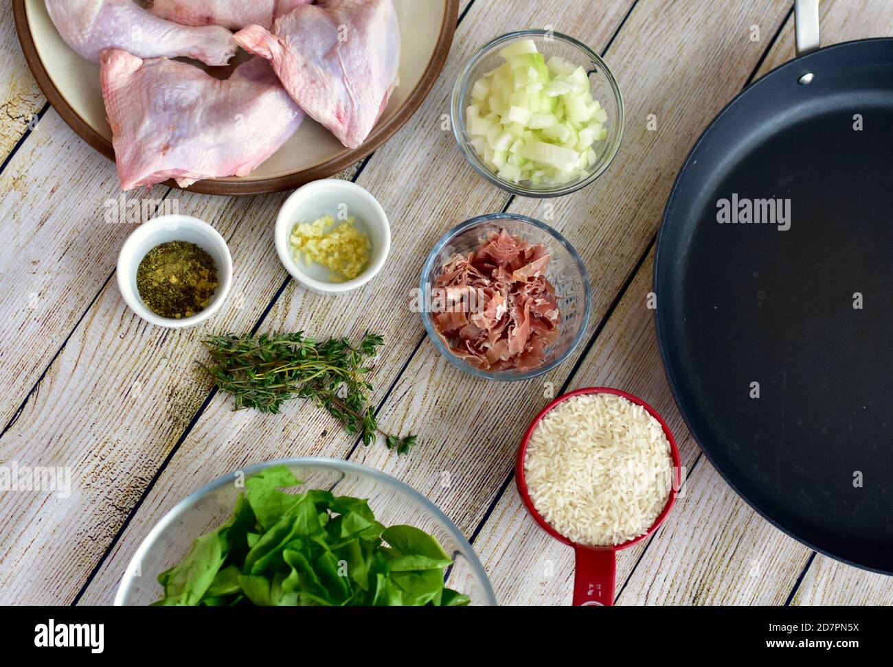 Gemessene und gewürfelte frische Zutaten bereit für die Zubereitung Gourmet Delicious Hausgemachte Eintöpfe für Familienessen Stockfoto