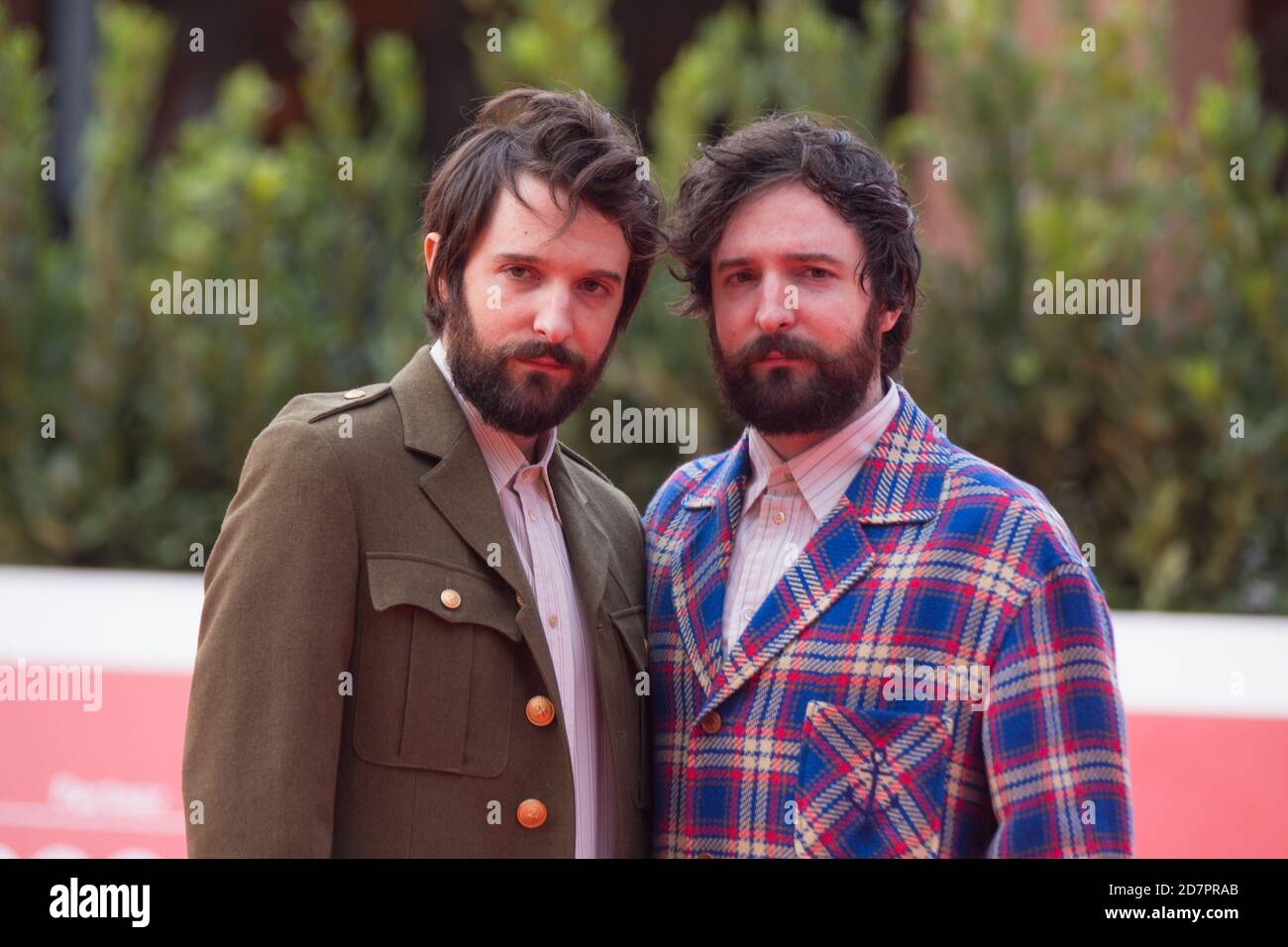 Rom, Italien. Oktober 2020. Die italienischen Regisseure Damiano und Fabio D'Innocenzo besuchen am 23. Oktober 2020 den roten Teppich des neunten Tages des Rome Film Fest 2020 in Rom, Italien. (Foto: Matteo Nardone/Pacific Press/Sipa USA) Quelle: SIPA USA/Alamy Live News Stockfoto