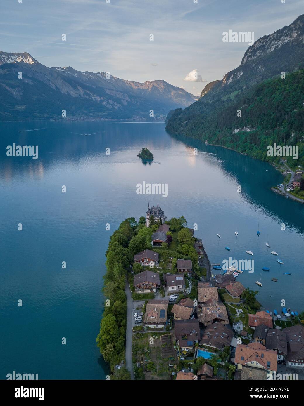 Luftaufnahme Iseltwald Am Brienzersee Berner Oberland Schweiz luftaufnahme-iseltwald-am-brienzersee-berner-oberland-schweiz