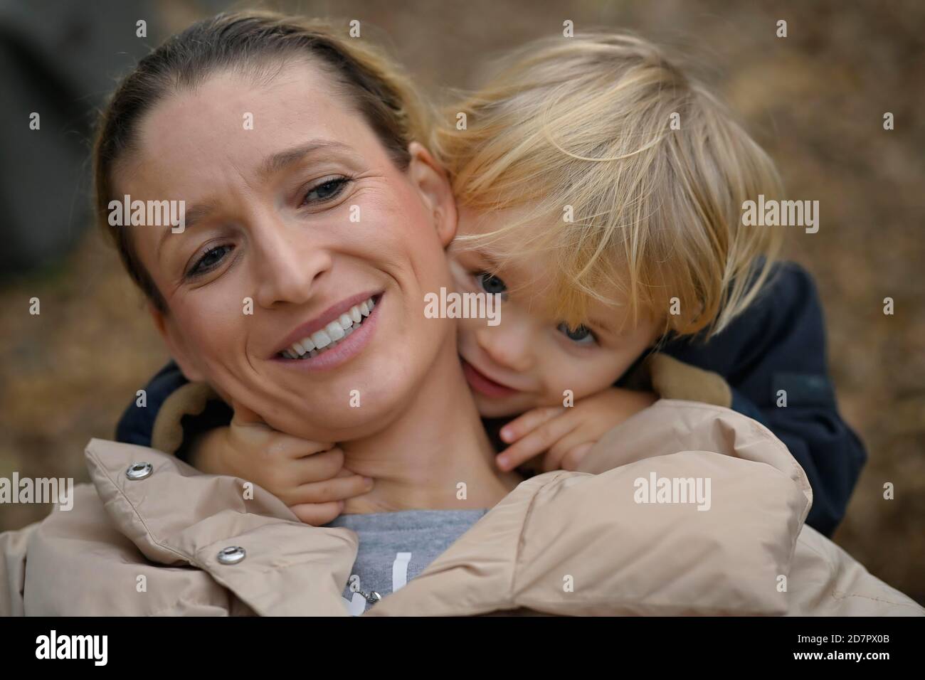Mutter albert mit Sohn, 2 Jahre, Stuttgart Baden-Württemberg, Deutschland Stockfoto