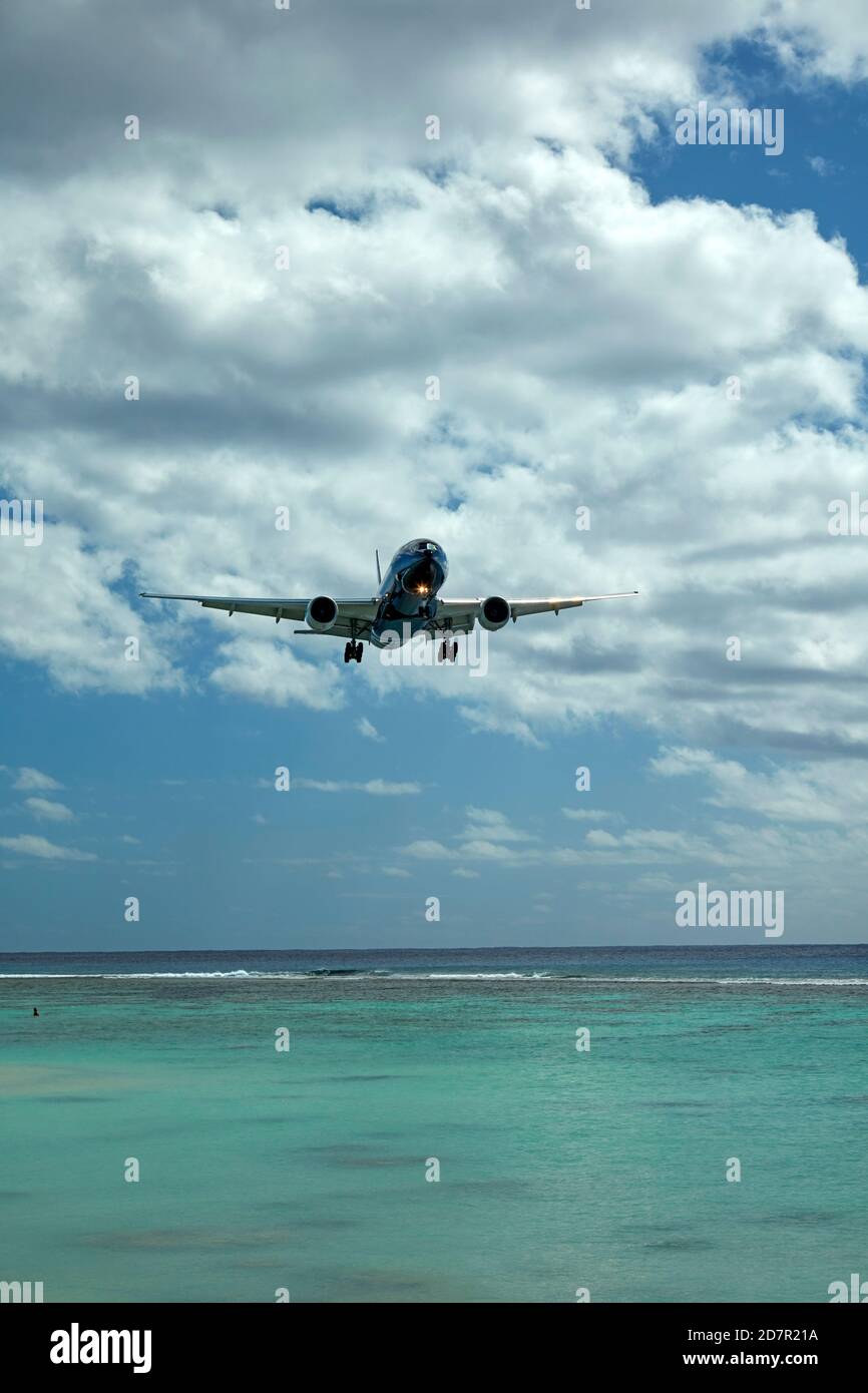 Air New Zealand Flugzeug Landung auf Rarotonga International Airport, Avarua, Rarotonga, Cook Inseln, Südpazifik Stockfoto