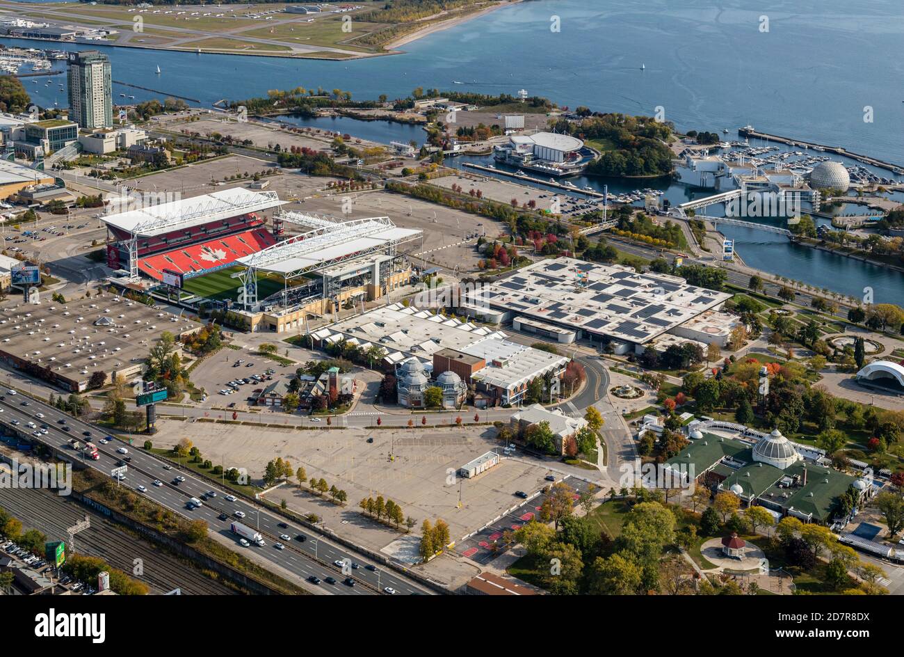 Luftaufnahme des Exhibition Place und des Ontario Place, Toronto. Stockfoto