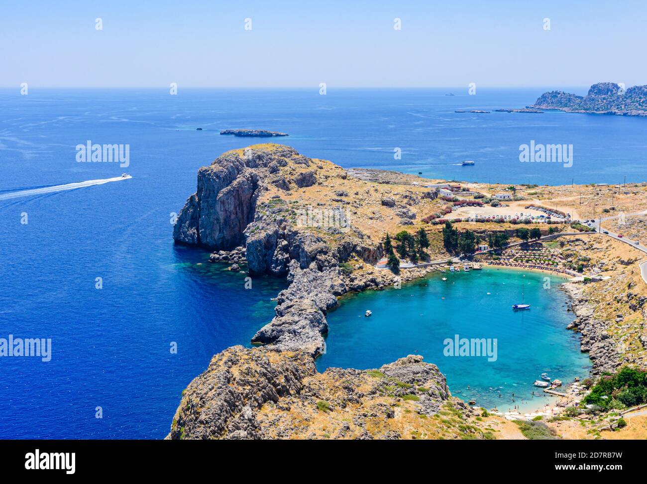 Rhodos Küste und Blick auf die Strände von St. Paul's Bay, Lindos, Rhodos, Dodekanes, Griechenland Stockfoto