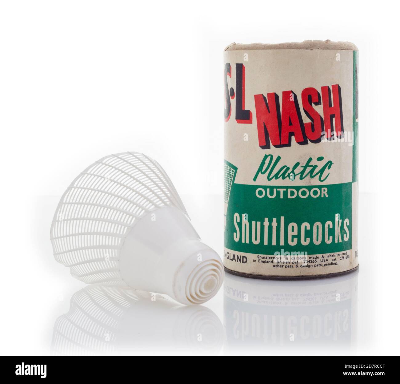 SWINDON, UK - 25. OKTOBER 2020: Nash Kunststoff Federhähne auf weißem Hintergrund Stockfoto