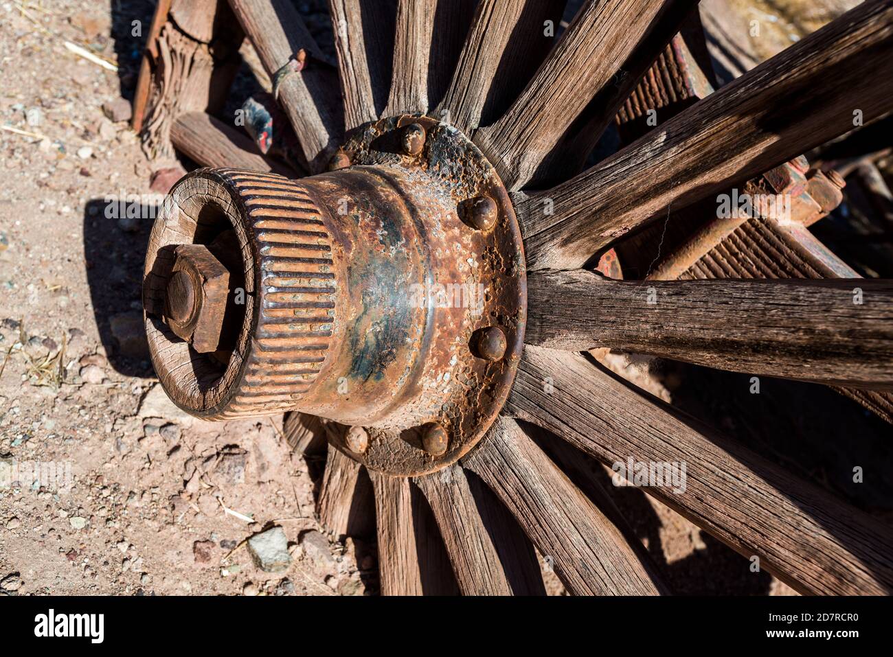 Altes Wagenrad Stockfoto