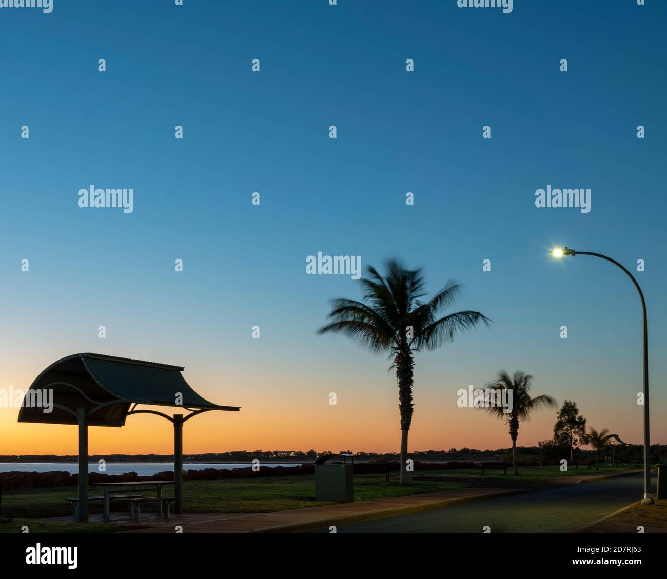 Sonnenaufgang am Strand von Onslow. Stockfoto