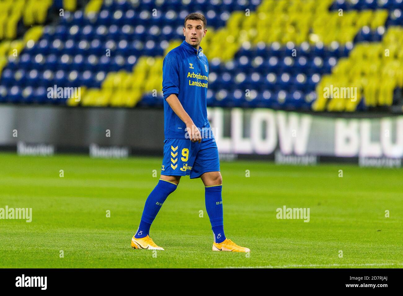 Broendby, Dänemark. Okt. 2020. Andrija Pavlovic (9) von Broendby, WENN er beim Aufwärmen vor dem 3F Superliga-Spiel zwischen Broendby IF und FC Midtjylland im Broendby Stadion in Broendby gesehen wird. (Foto Kredit: Gonzales Foto/Alamy Live News Stockfoto