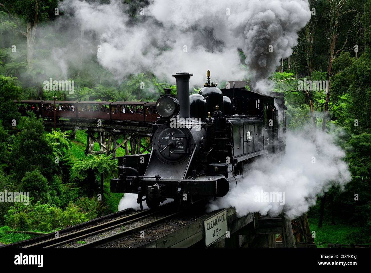 Berühmte Puffing Billy Dampfeisenbahn-Brücke in den Dandenong Ranges. Stockfoto