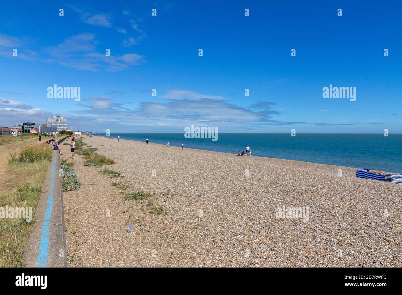 Blick Richtung Norden entlang des Steinernen Strandes von Aldeburgh, Woodbridge, Suffolk, Großbritannien. Stockfoto