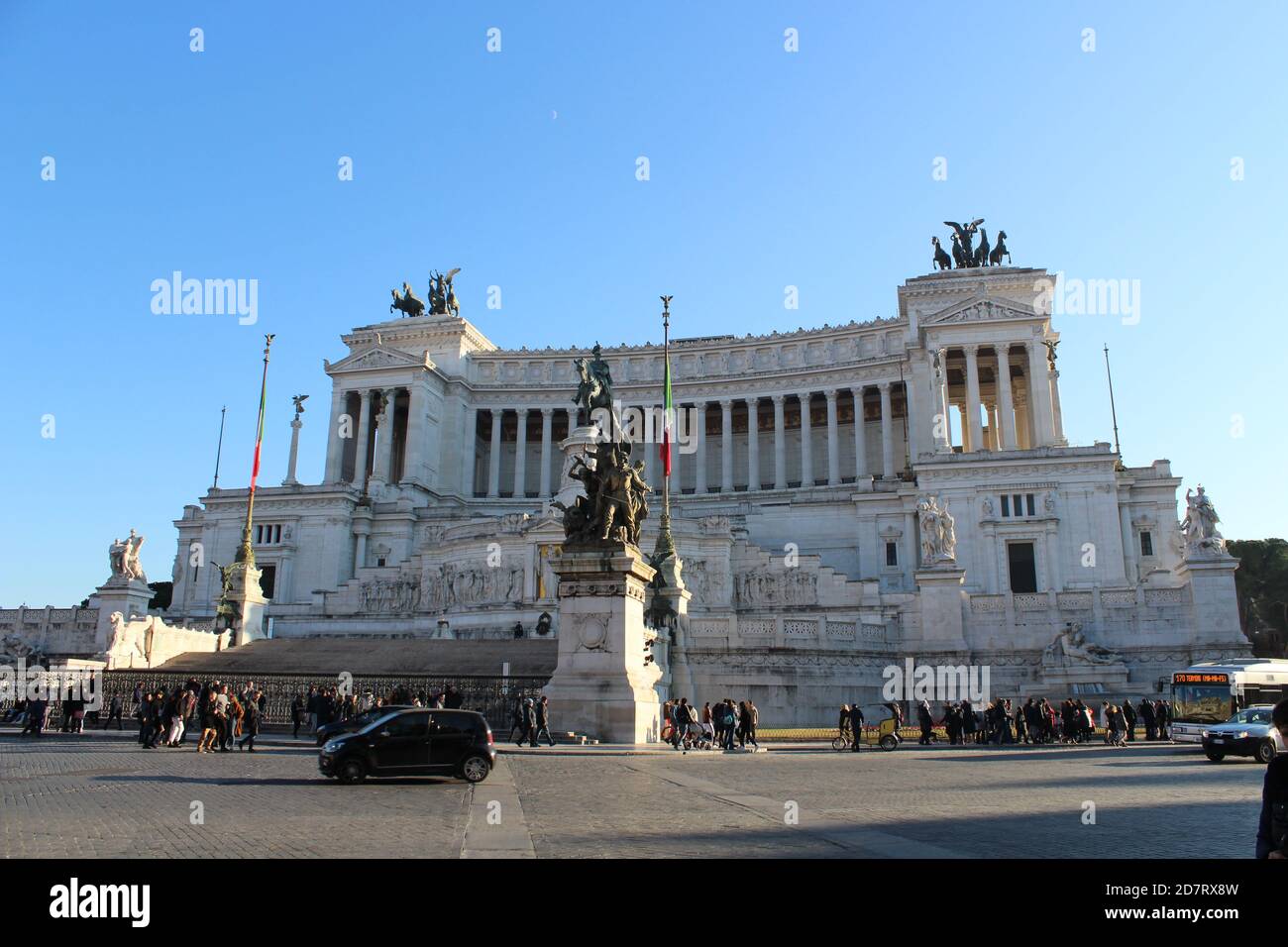 Blick auf das Denkmal von Vittorio Emanuele von der Straße Stockfoto
