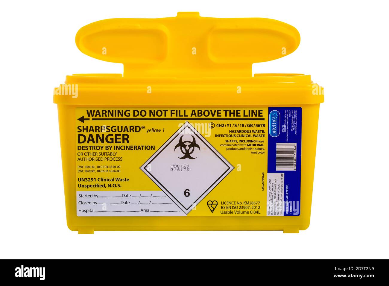 SWINDON, Großbritannien - 25. OKTOBER 2020: Yellow Sharpsguard Biohazard medizinisch kontaminierte scharfe Klinische Abfallbehälter auf weißem Hintergrund isoliert Stockfoto