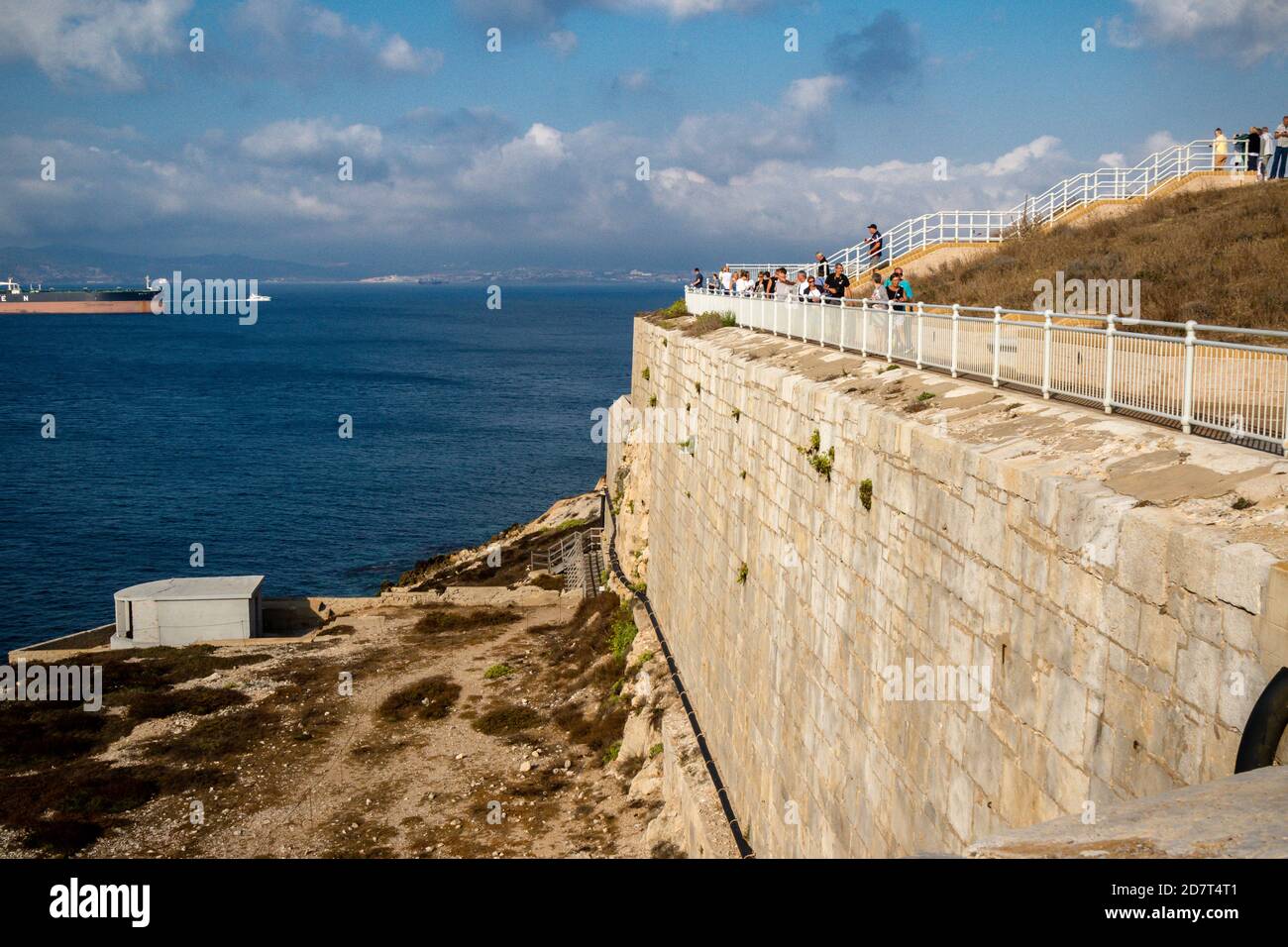 Gibraltar, Vereinigtes Königreich, 2. Oktober 2018:- Verteidigungsmauern an der Südspitze von Gibraltar. Europa Point, Gibraltar. Gibraltar ist ein britischer Übersee Stockfoto