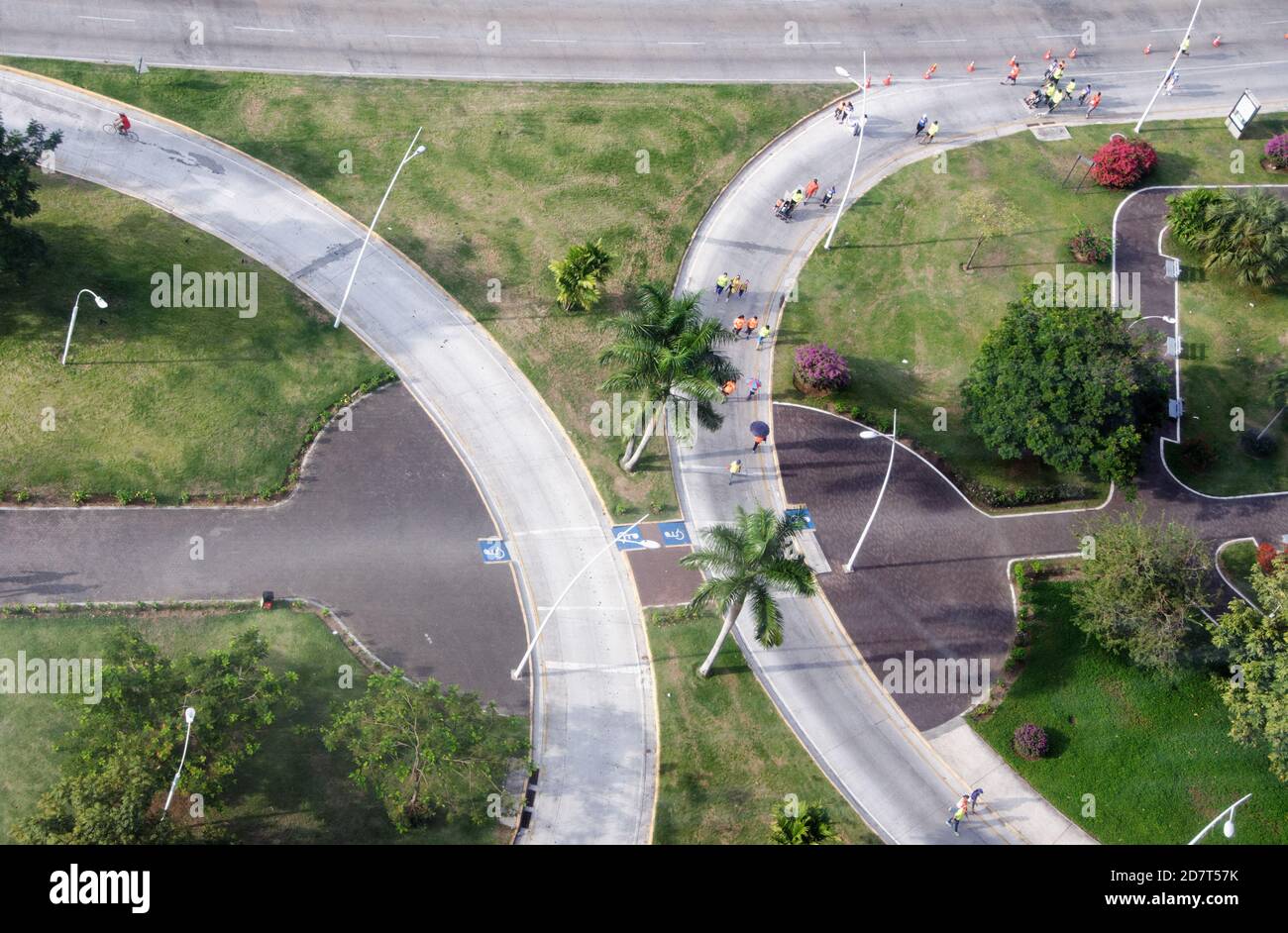 Symmetrische kurvige Straßen entlang des Küstengürtels in Panama City, Panama, Mittelamerika Stockfoto