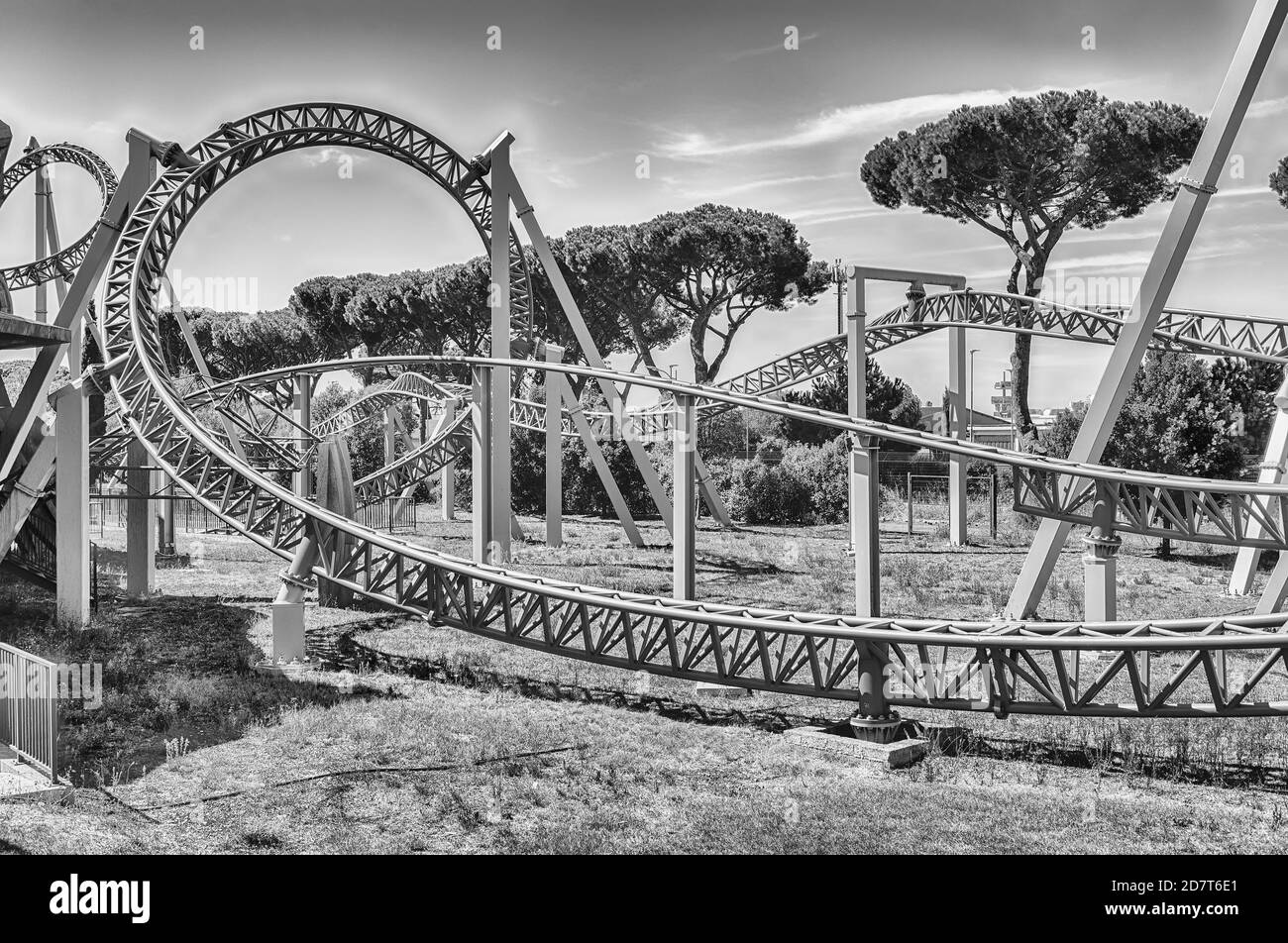 ROM - SEPTEMBER 12: Altair, eine malerische Achterbahnattraktion im Cinecitta World Amusement Park, in der Nähe von Rom, Italien, 12. September 2019. Der Park o Stockfoto