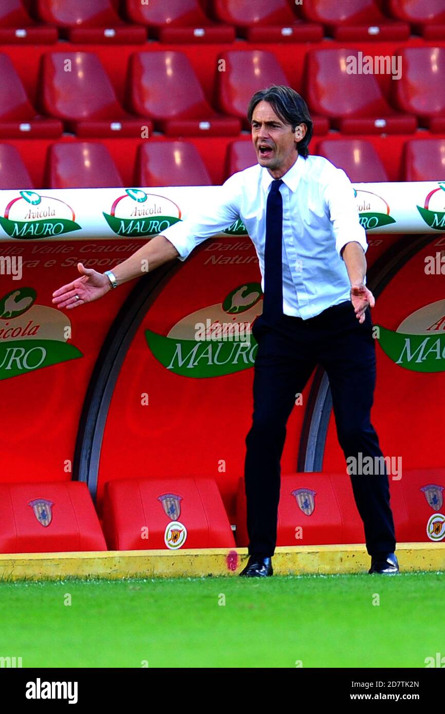 Filippo Inzaghi Trainer Von Benevento Wahrend Des Spiels Der Italienischen Fussball Liga Serie A Zwischen Benevento Gegen Udinese Endergebnis 2 4 Spiel Spielen Stockfotografie Alamy