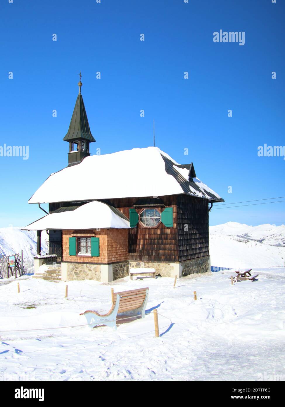 Die Elisabethkapelle auf der Schmittenhöhe in Zell am See, Österreich im Schnee. Stockfoto