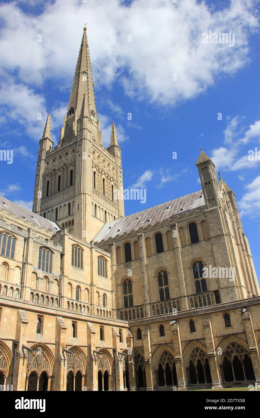 Foto von Norwich Cathedral und Spire Stockfoto