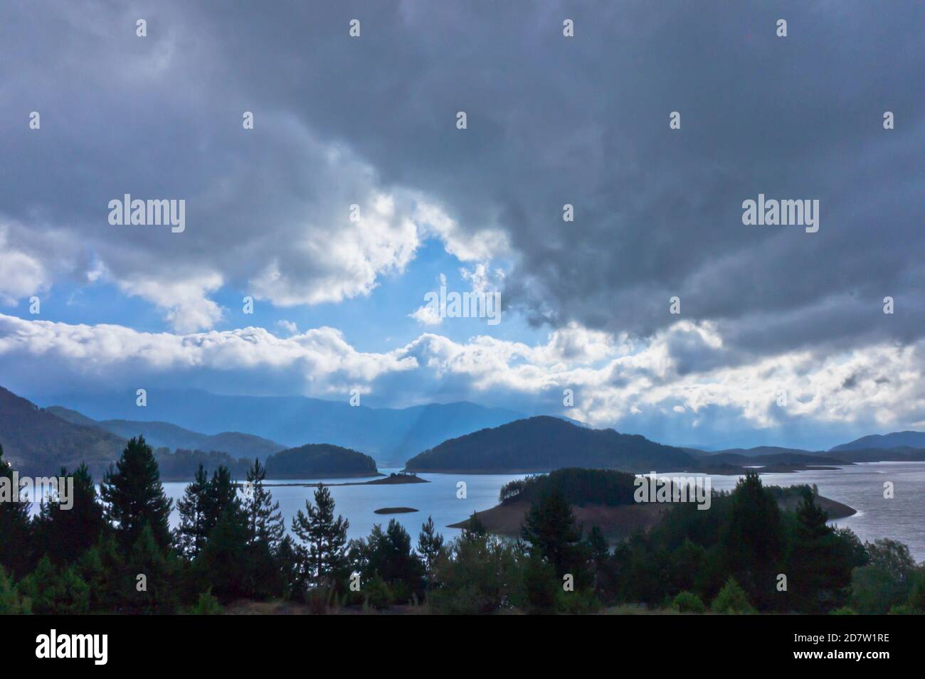 Aoos See, Naturlandschaft in Epirus, Ioannina, Griechenland Stockfoto