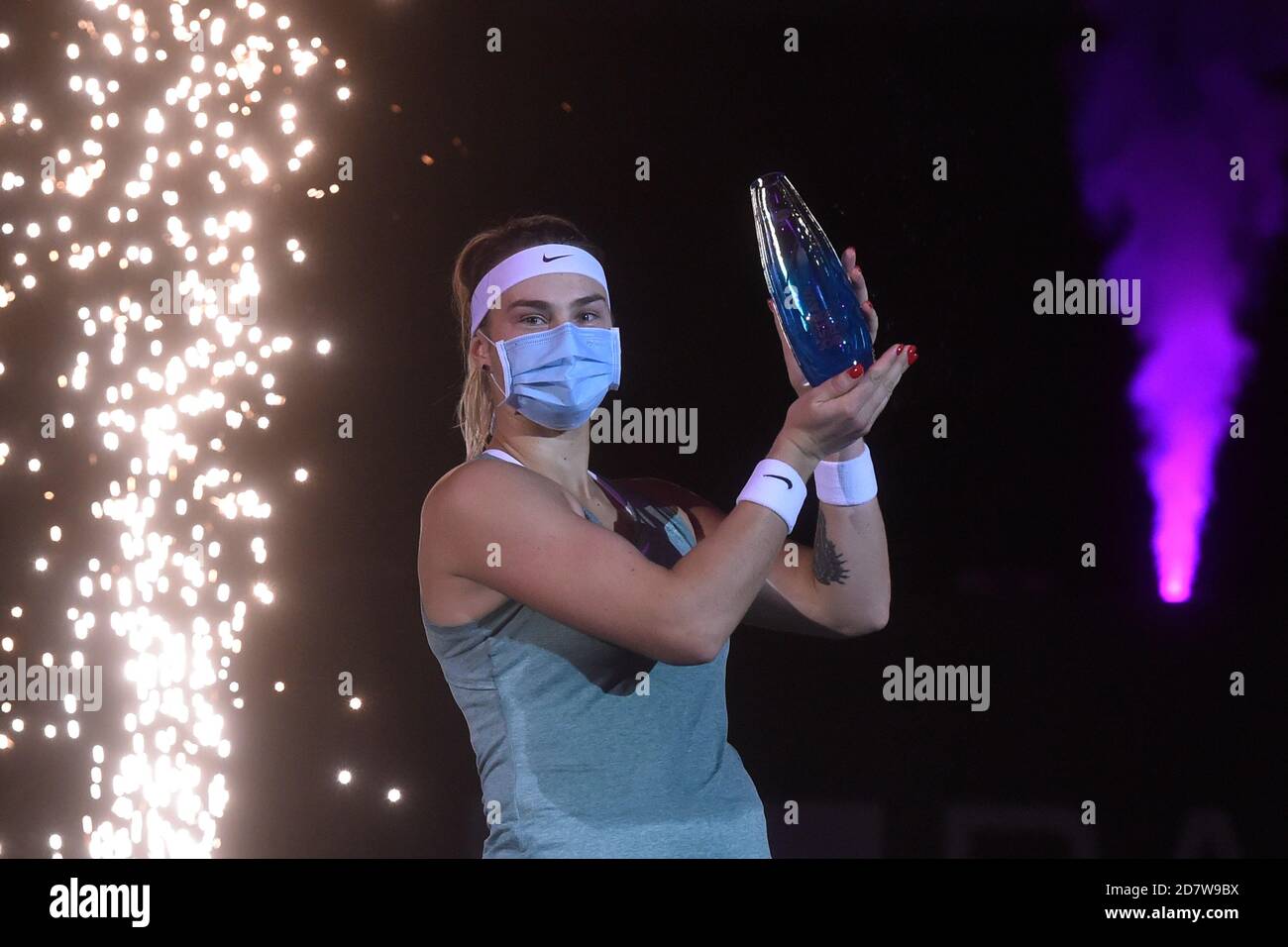 Ostrava, Tschechische Republik. Oktober 2020. ***CTK POOL***Aryna Sabalenko gewann das J&T Banka Ostrava Open 2020 Frauen-WTA-Innentennisturnier in Ostrava, Tschechien, am 25. Oktober 2020 und schlug ihre offensichtlich unwohlwollende weißrussische Landsfrau Viktoria Azarenko im Einzel-Finale 6-2, 6-2. Kredit: Jaroslav Ozana/CTK Foto/Alamy Live Nachrichten Stockfoto