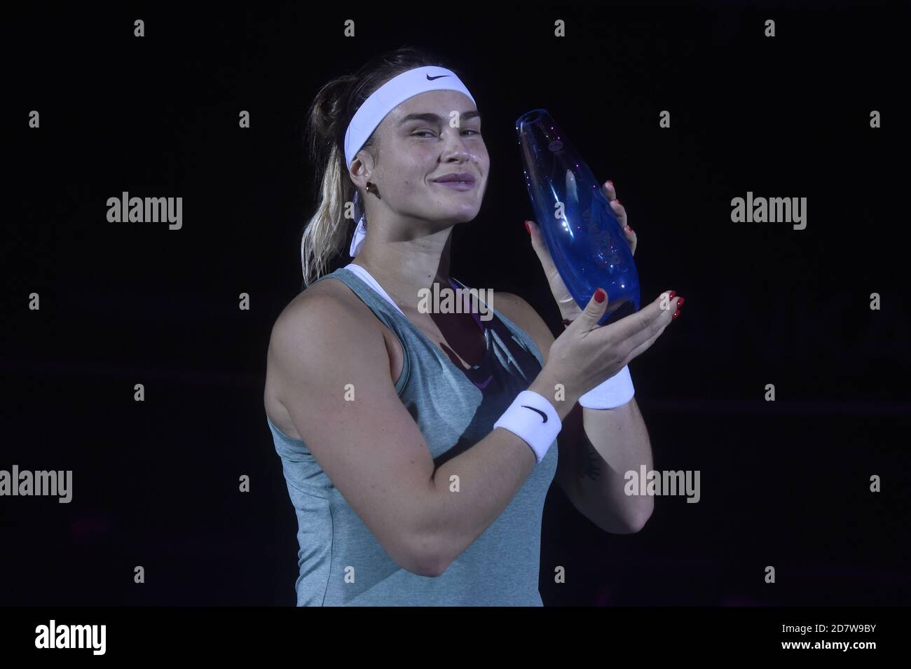 Ostrava, Tschechische Republik. Oktober 2020. ***CTK POOL***Aryna Sabalenko gewann das J&T Banka Ostrava Open 2020 Frauen-WTA-Innentennisturnier in Ostrava, Tschechien, am 25. Oktober 2020 und schlug ihre offensichtlich unwohlwollende weißrussische Landsfrau Viktoria Azarenko im Einzel-Finale 6-2, 6-2. Kredit: Jaroslav Ozana/CTK Foto/Alamy Live Nachrichten Stockfoto