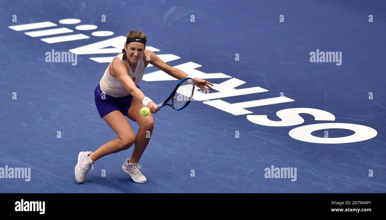 Ostrava, Tschechische Republik. Oktober 2020. ***CTK POOL***Belarussische Victoria Azarenka (Azarenko) im Einsatz während des Spiels gegen Landsmann Aryna Sabalenka (Sabalenko) während der J&T Banka Ostrava Open 2020 Frauen WTA Indoor-Tennisturnier in Ostrava, Tschechische Republik, 25. Oktober 2020, Credit: Jaroslav Ozana/CTK Foto/Alamy Live News Stockfoto