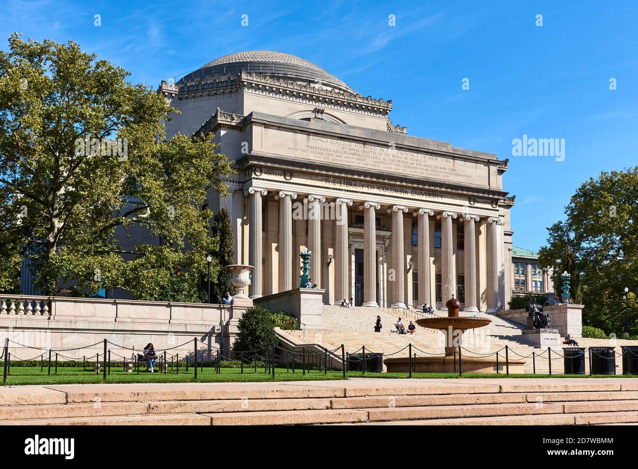 Die Low Memorial Library wurde von Charles McKim im neoklassizistischen Stil entworfen und enthält viele Elemente des römischen Pantheons. Stockfoto